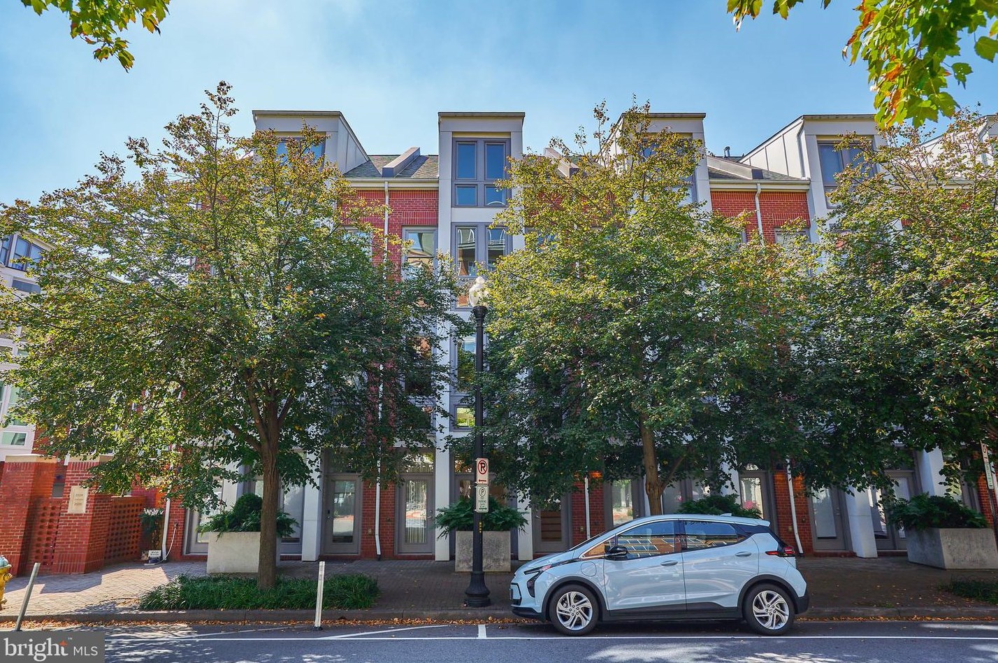 2030 Westmoreland St, Arlington, VA 22213-1011