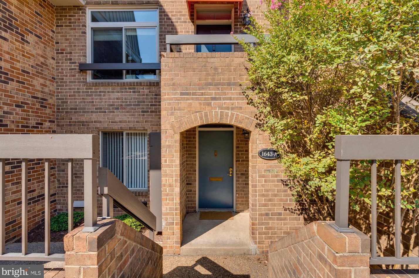 1643 Hayes St, Arlington VA  22202-5537 exterior