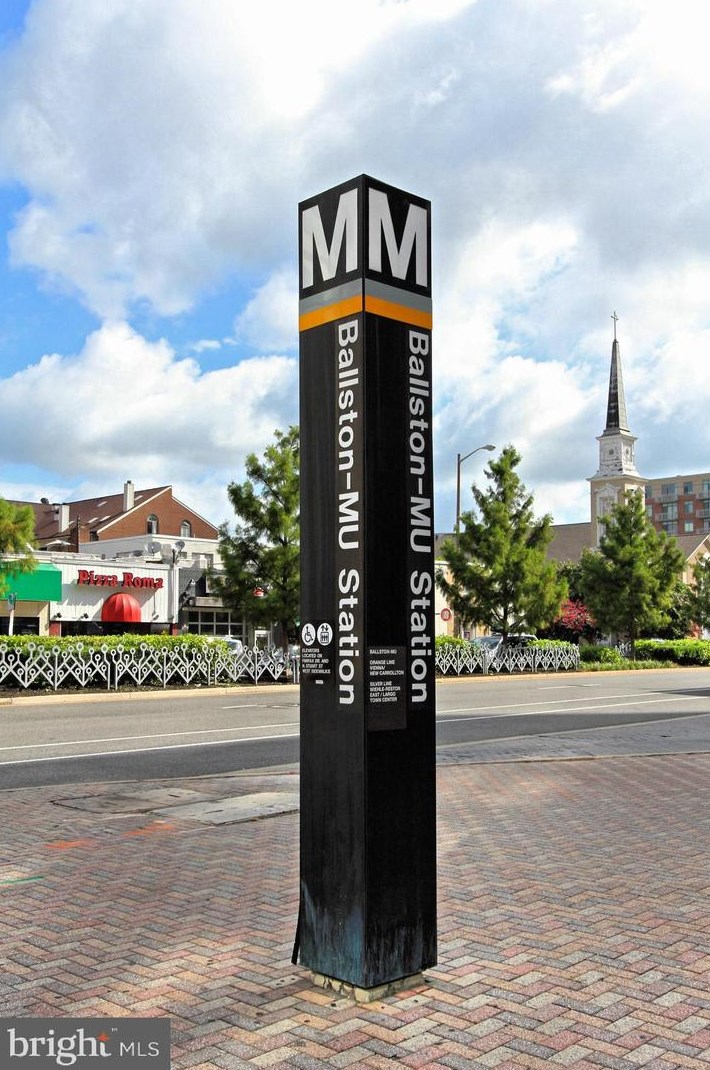 900 Stafford St, Arlington VA  22203-1842 exterior