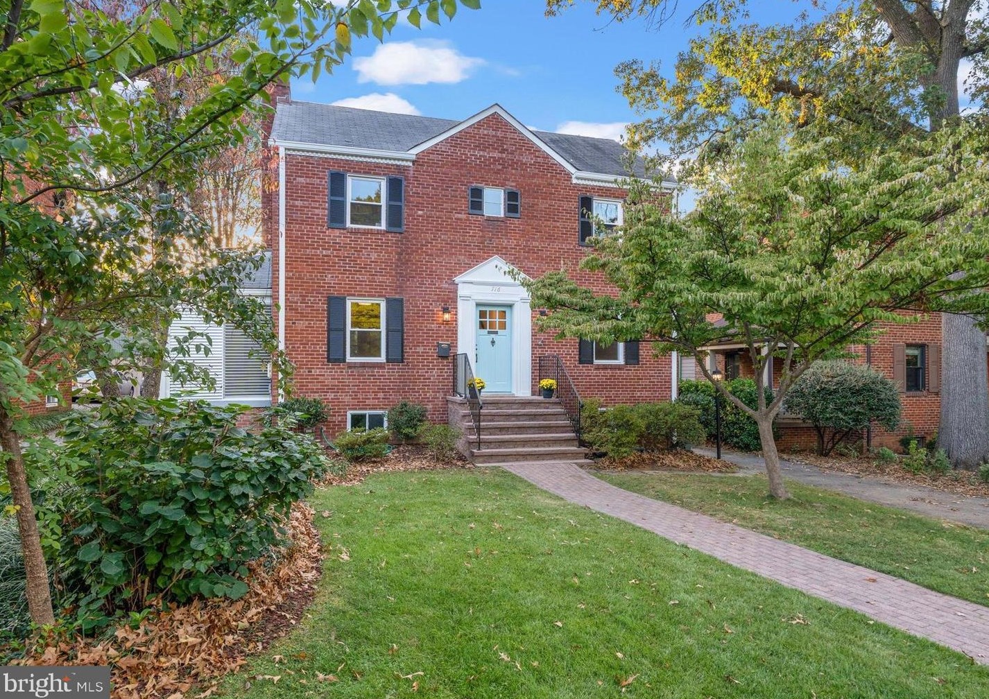 716 Wayne St, Arlington, VA 22201-1803