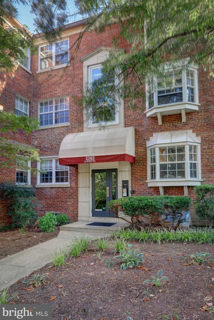 2103 N Scott St Apt 90, Arlington, VA 22209