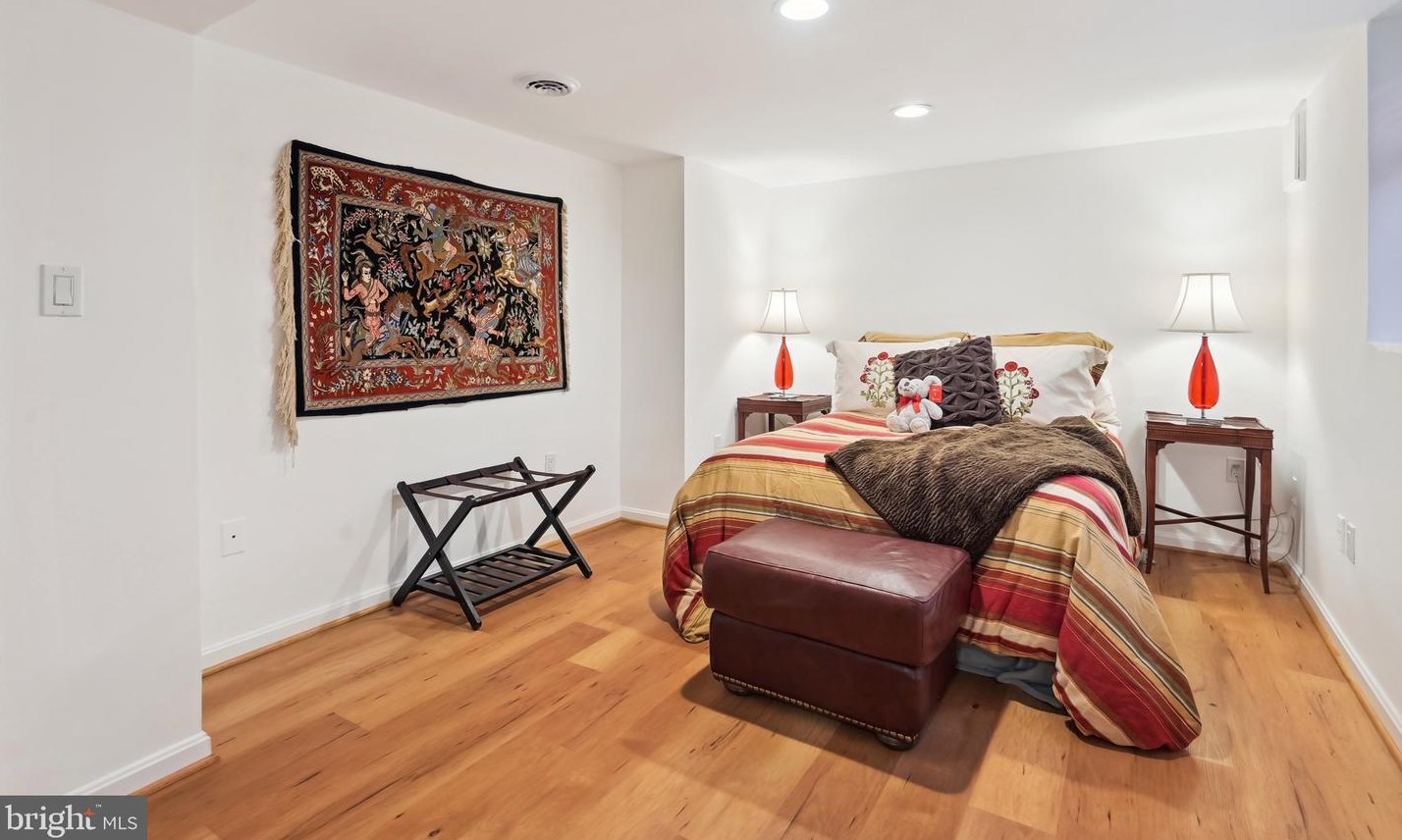 1406 Illinois St, Arlington VA 22205-2761 exterior