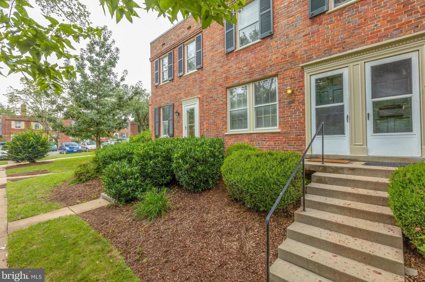 1401 S Edgewood St #504, Arlington, VA 22204