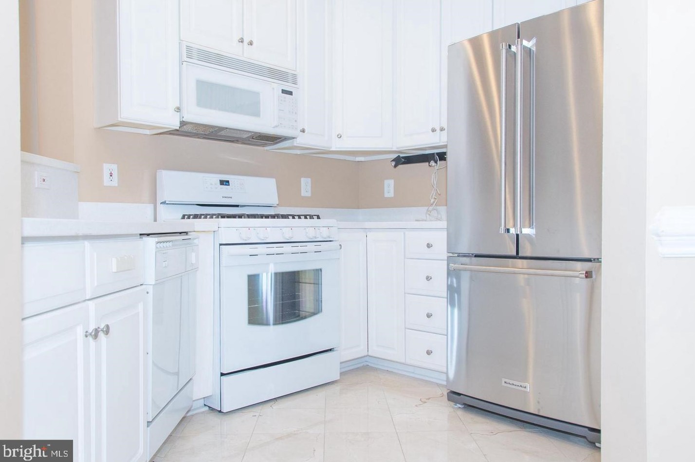 2330 14th St N #302, Arlington, VA 22201
