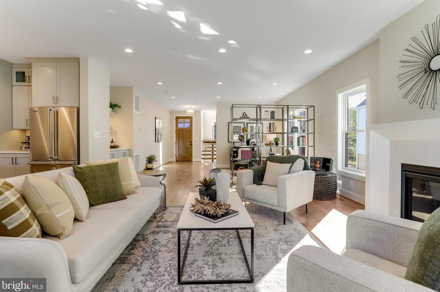 812 Edgewood St, Arlington VA  22201-1935 exterior