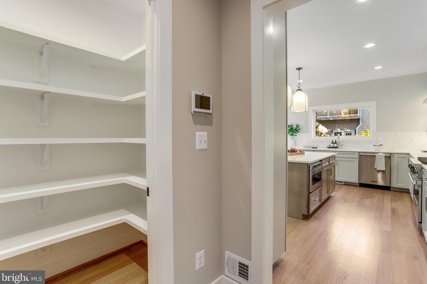 812 Edgewood St, Arlington VA  22201-1935 exterior