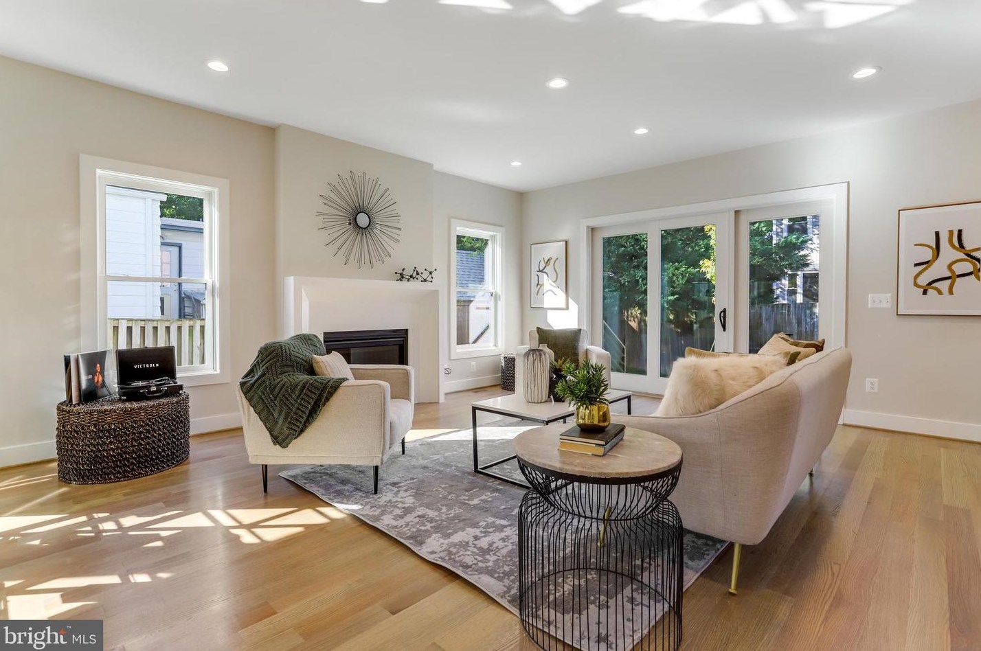 812 Edgewood St, Arlington VA  22201-1935 exterior