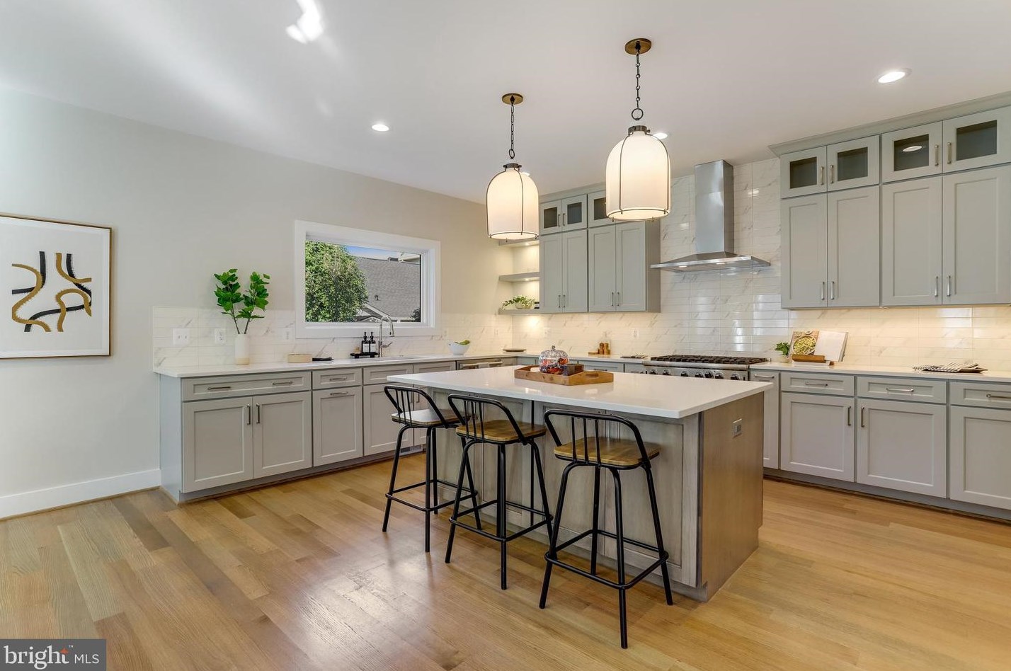 812 Edgewood St, Arlington VA  22201-1935 exterior