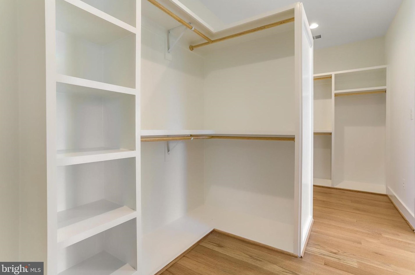 812 Edgewood St, Arlington VA  22201-1935 exterior