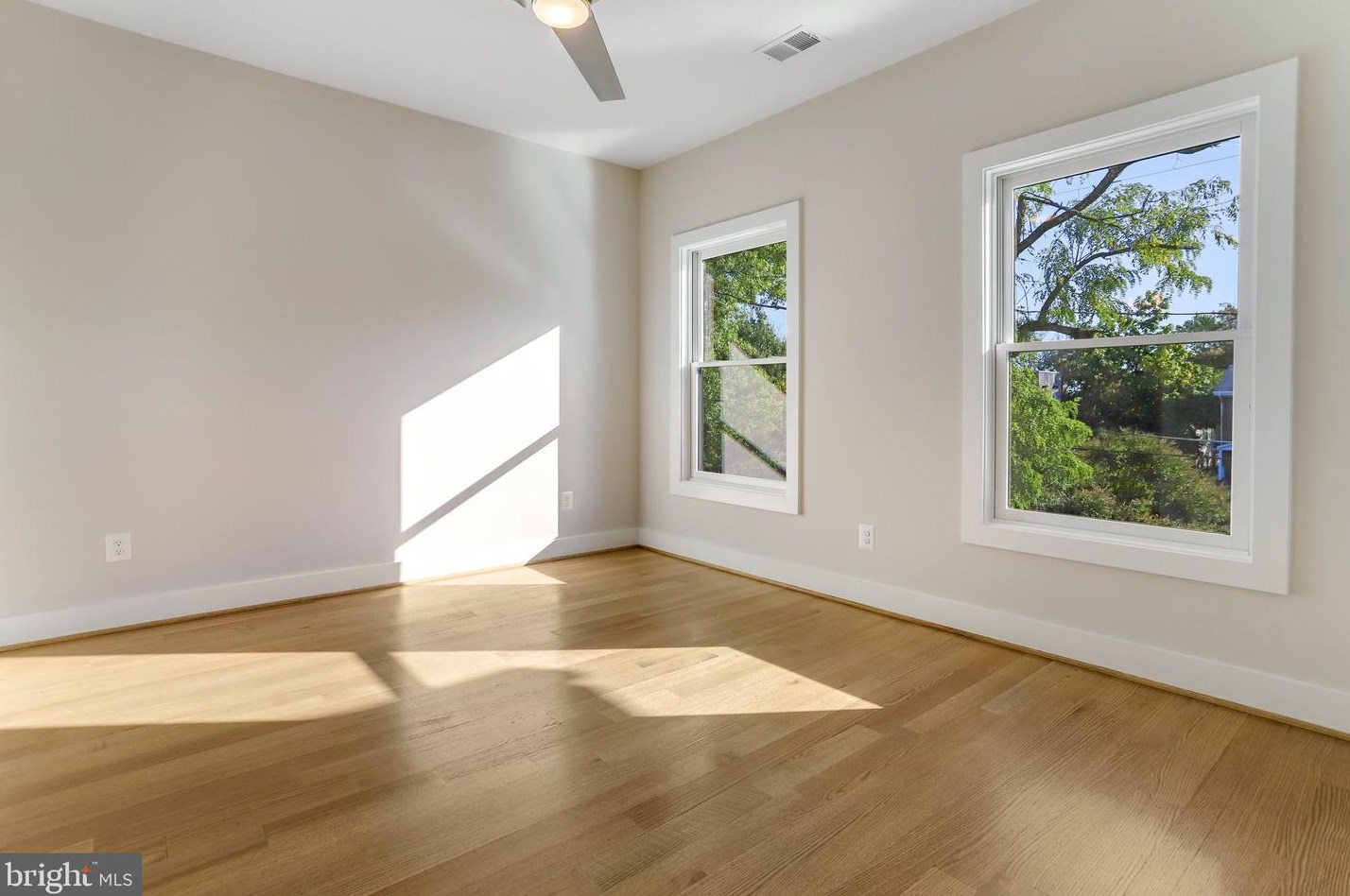 812 Edgewood St, Arlington VA  22201-1935 exterior