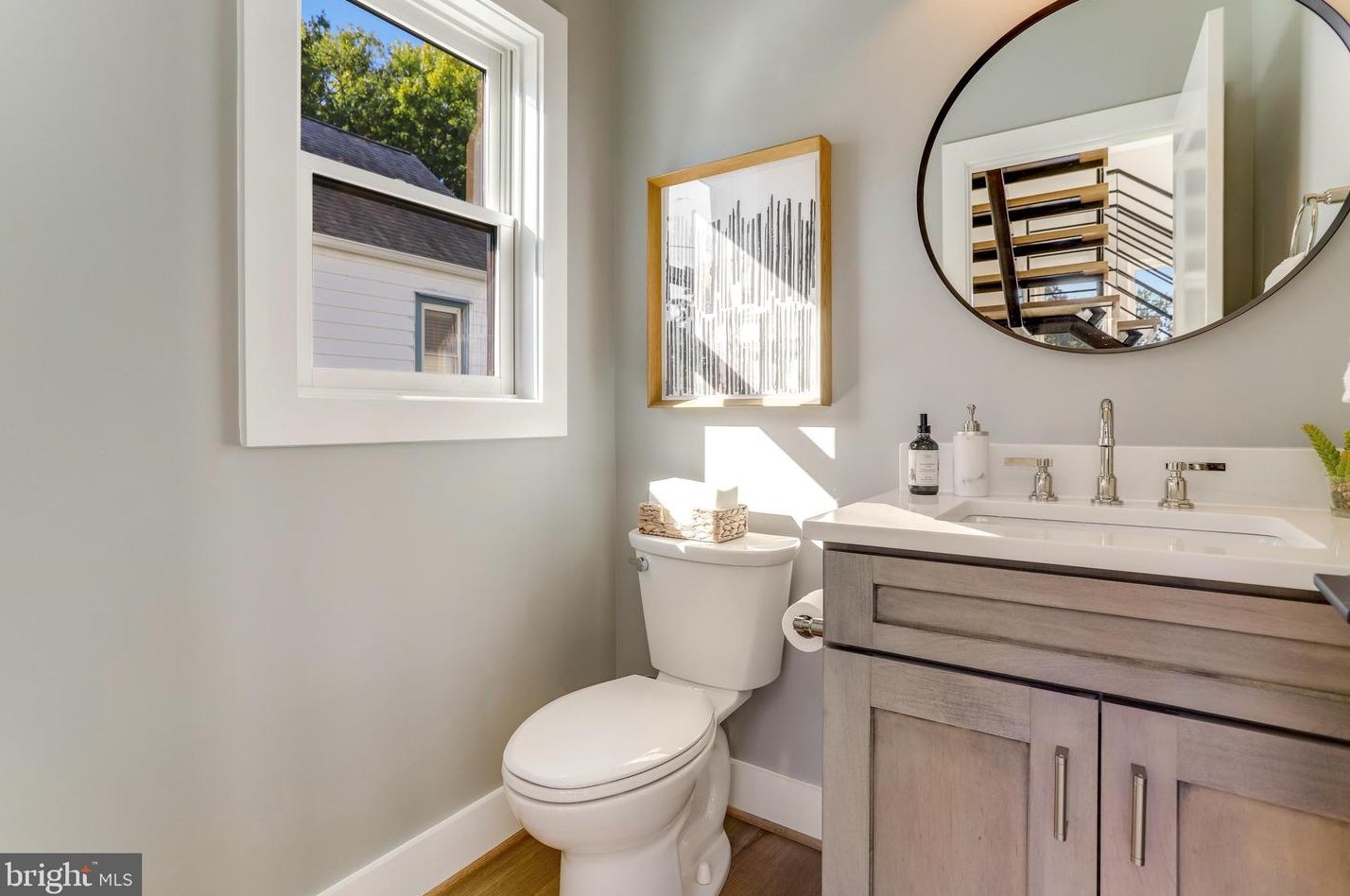 812 Edgewood St, Arlington VA  22201-1935 exterior