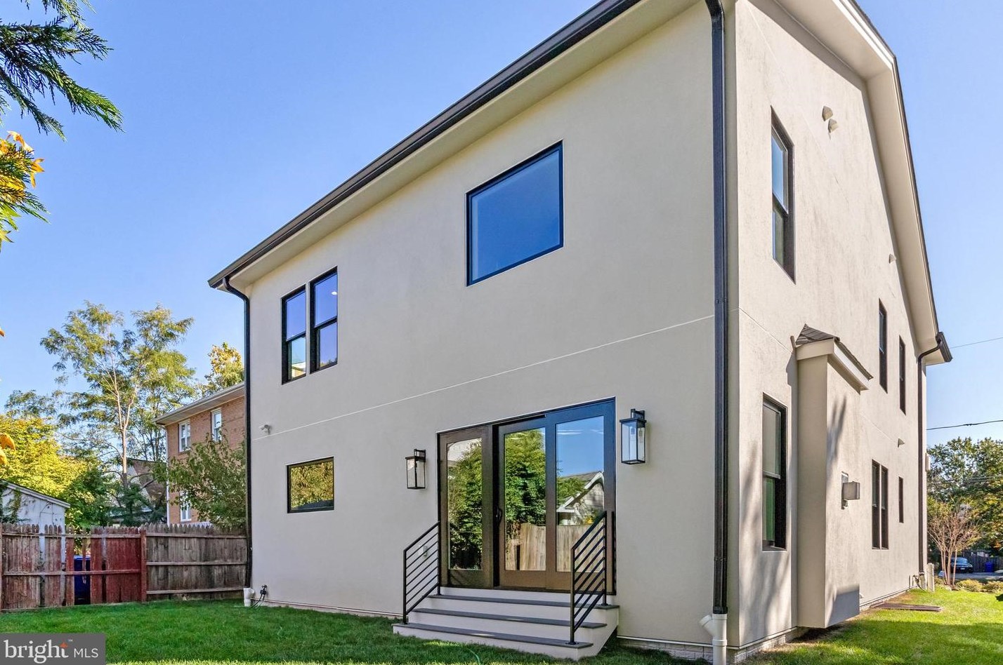 812 Edgewood St, Arlington VA  22201-1935 exterior