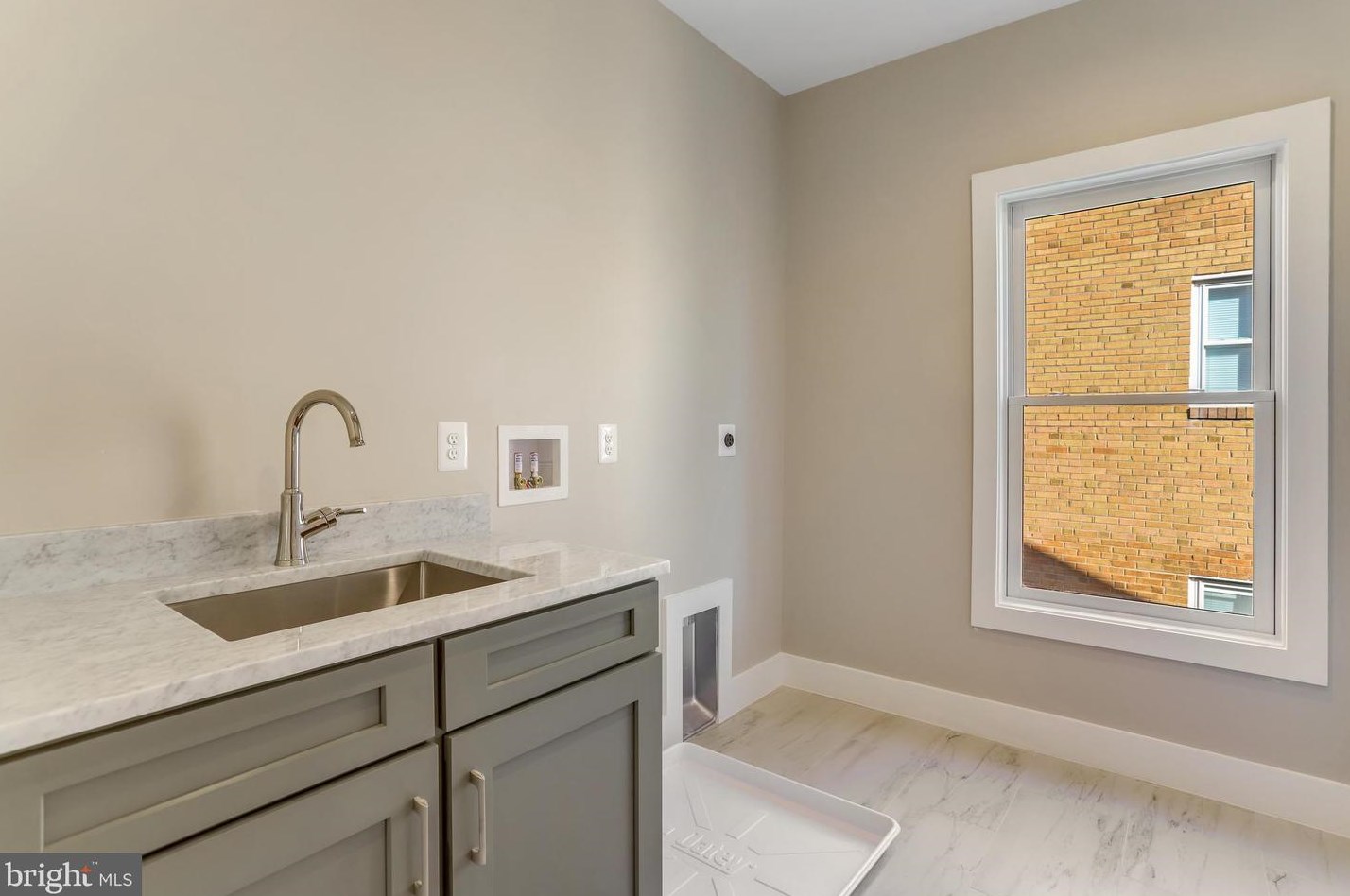 812 Edgewood St, Arlington VA  22201-1935 exterior