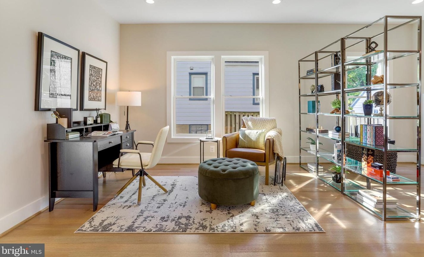 812 Edgewood St, Arlington VA  22201-1935 exterior