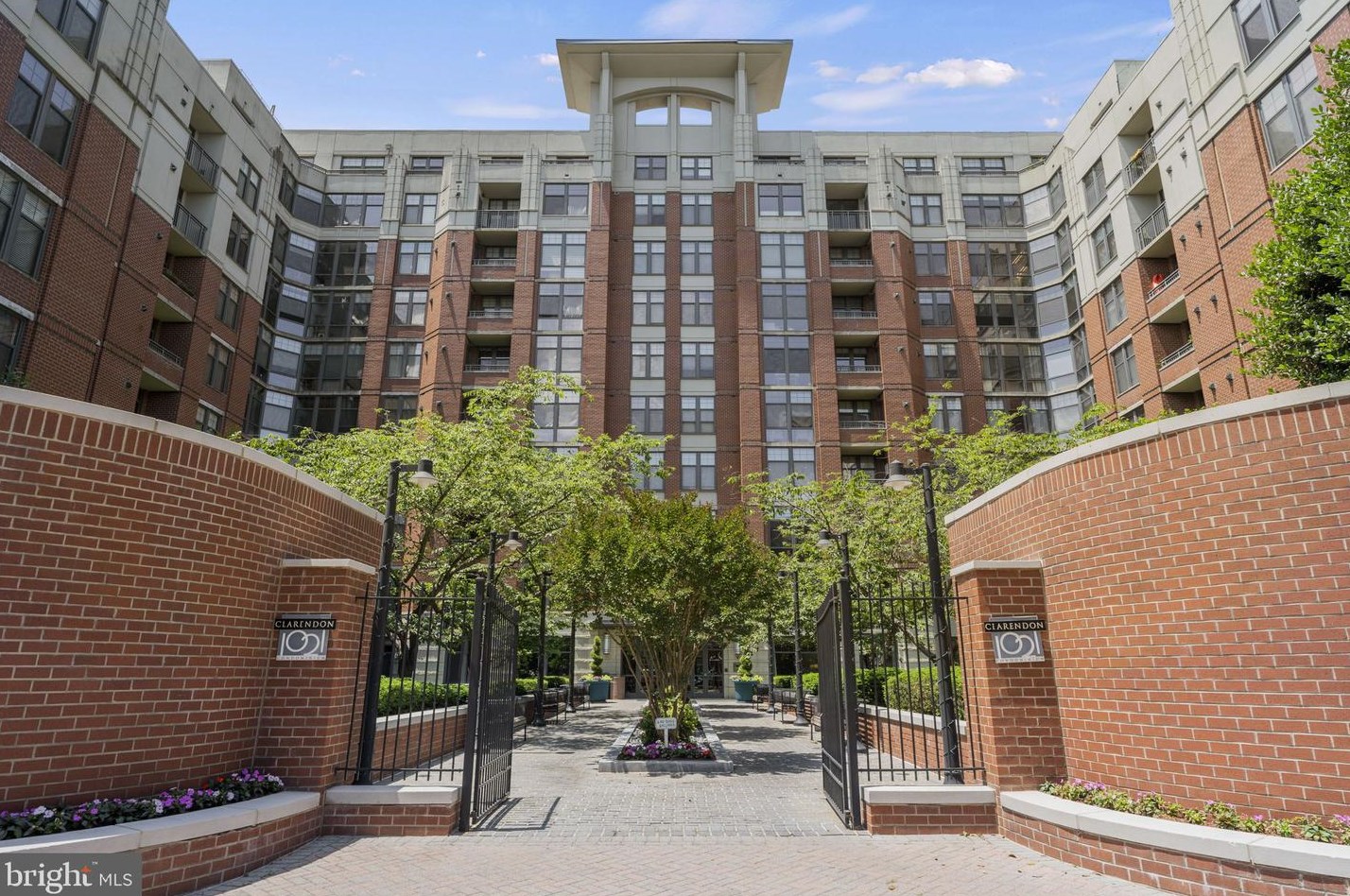 1021 Garfield St, Arlington VA  22201-2168 exterior