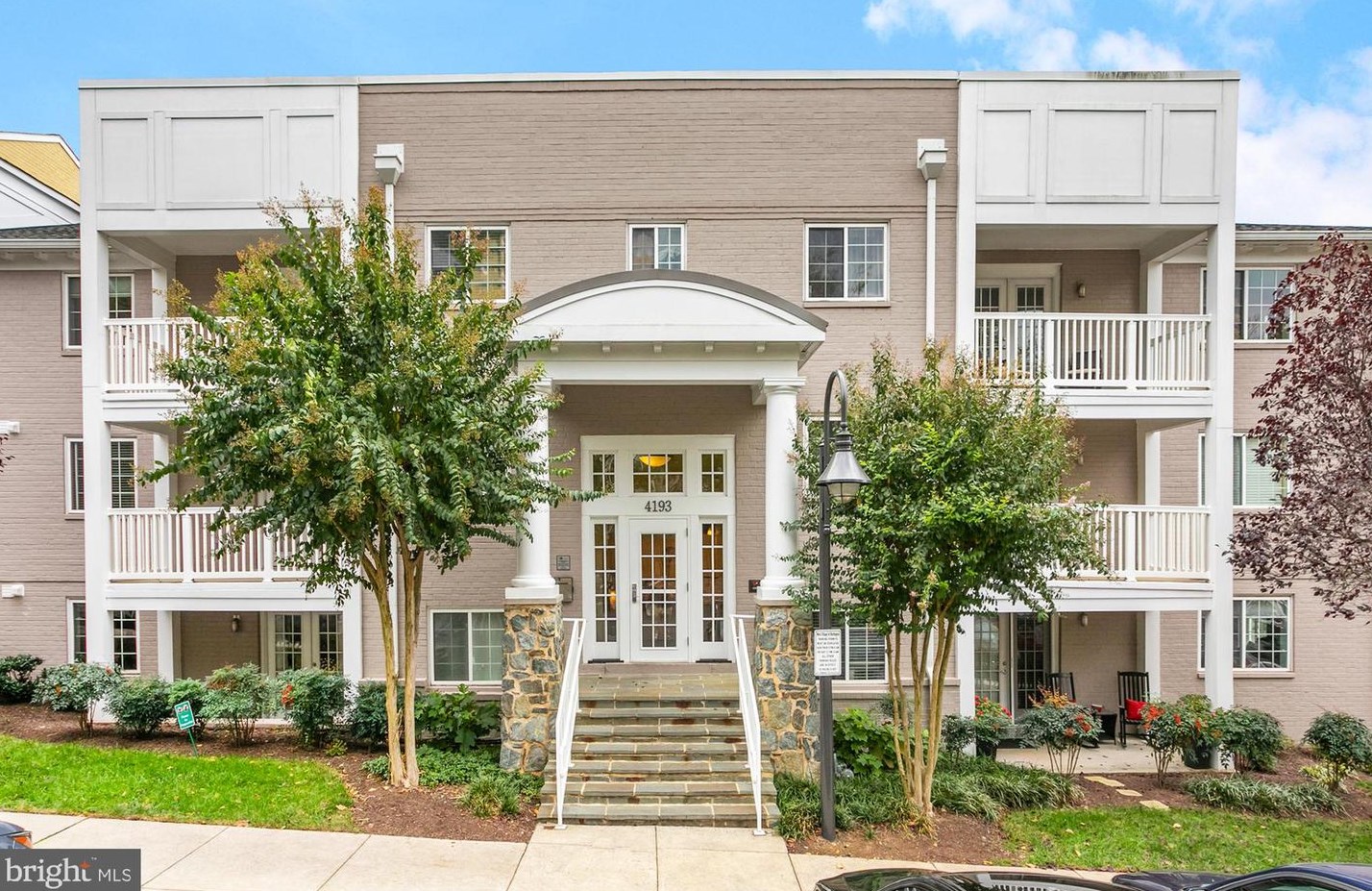 4193 S Four Mile Run Dr #402, Arlington, VA 22204