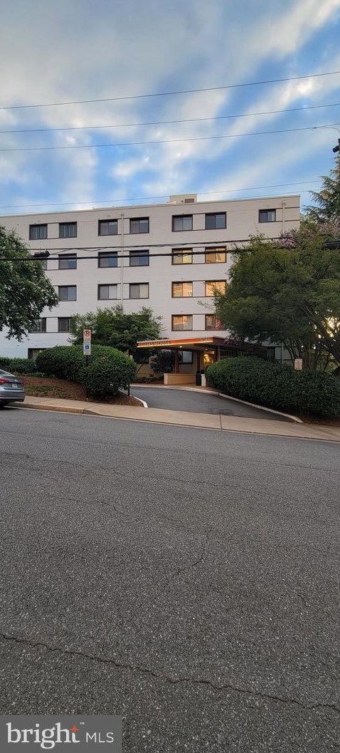 2016 N Adams St #604, Arlington, VA 22201