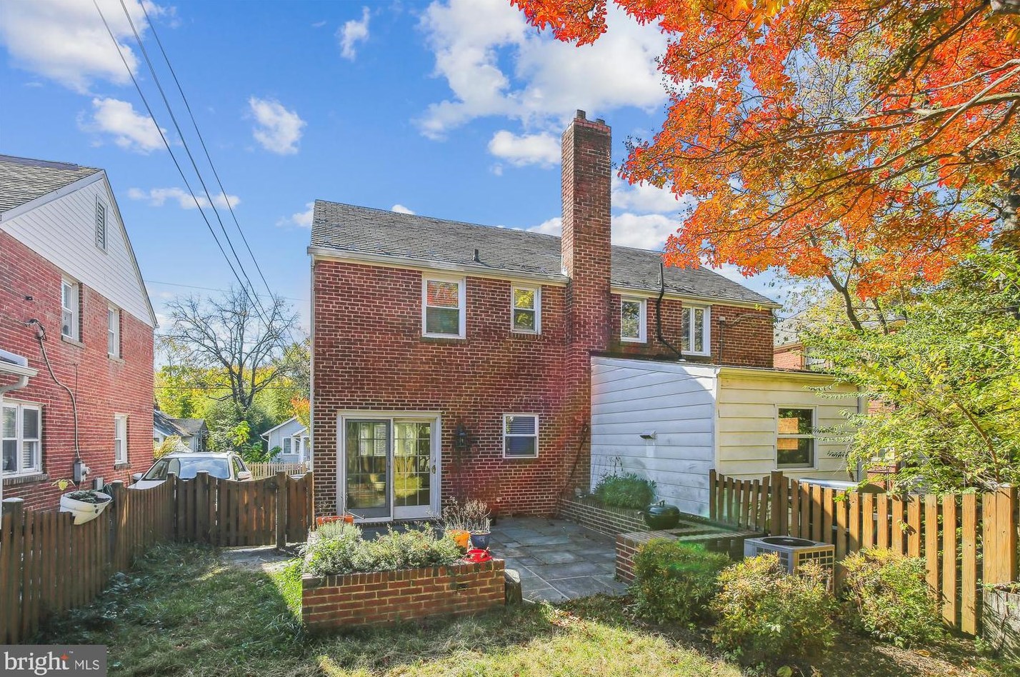 3719 6th Rd N, Arlington, VA 22203