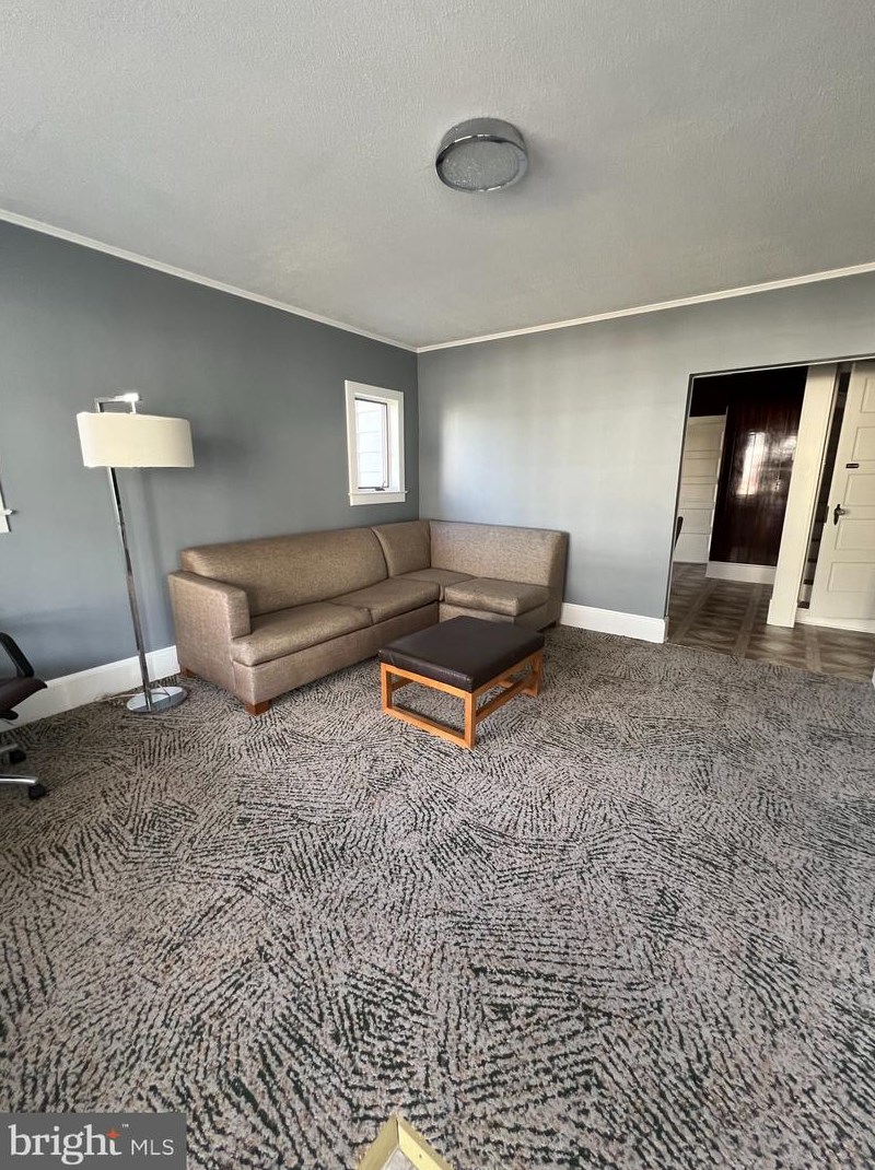 924 18th St S, Arlington, VA 22202