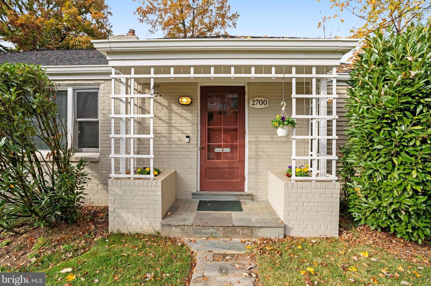 2700 N Dinwiddie St, Arlington, VA 22207