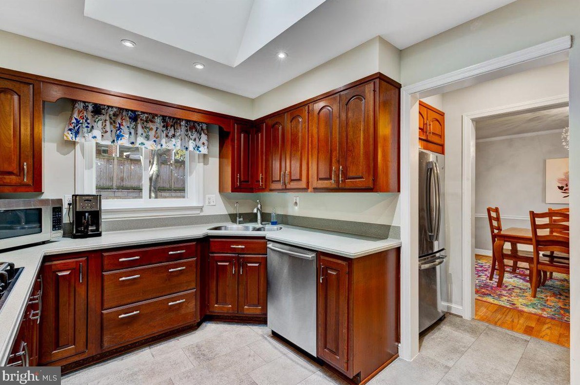 2706 S Grant St, Arlington, VA 22202