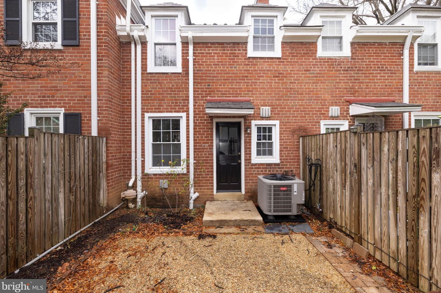 3549 Stafford St, Arlington VA 22206-1823 exterior