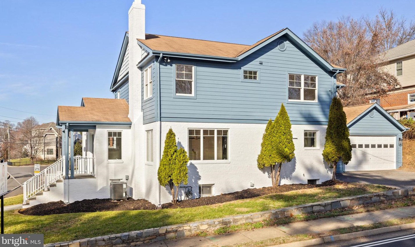 2401 John Marshall Dr, Arlington, VA 22207-1212