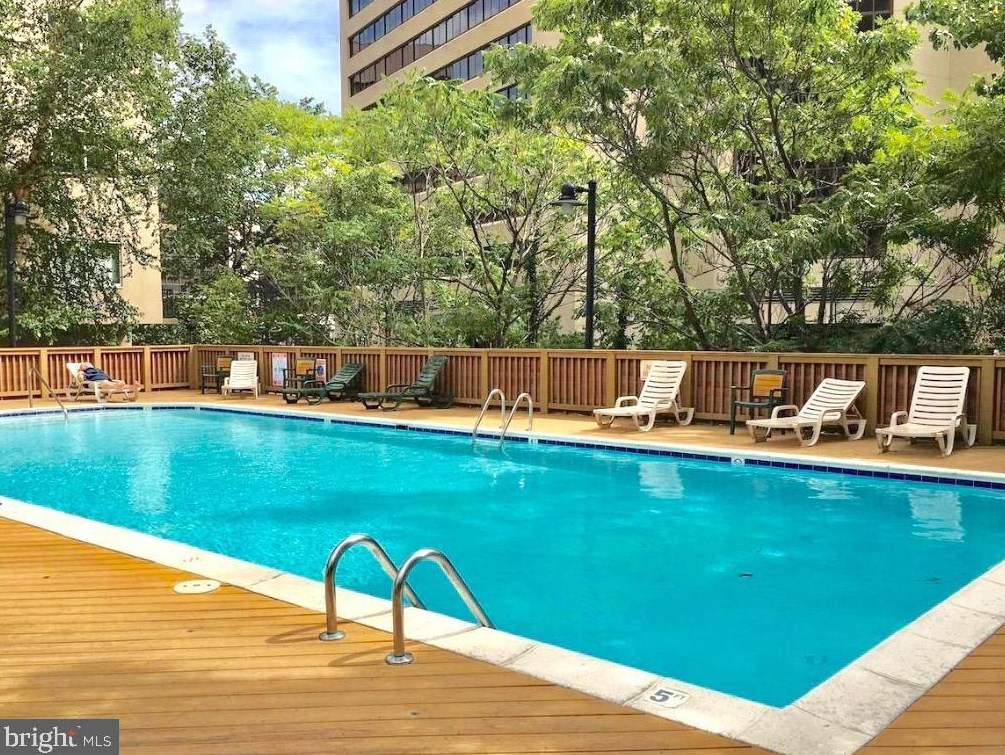 1211 S Eads St #604, Arlington, VA 22202