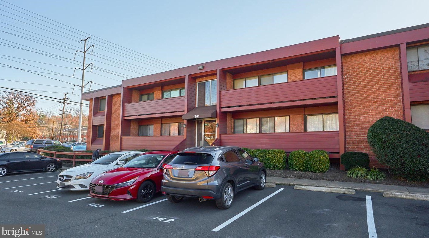 1501 S George Mason Dr #10, Arlington, VA 22204