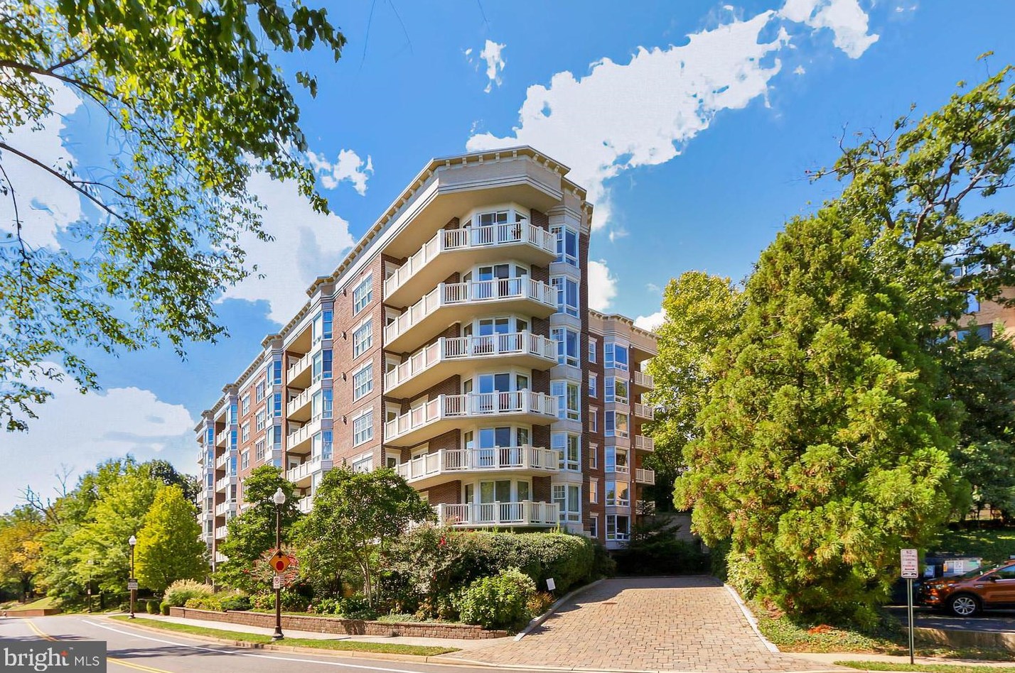 1201 Nash St, Arlington VA  22209-3671 exterior
