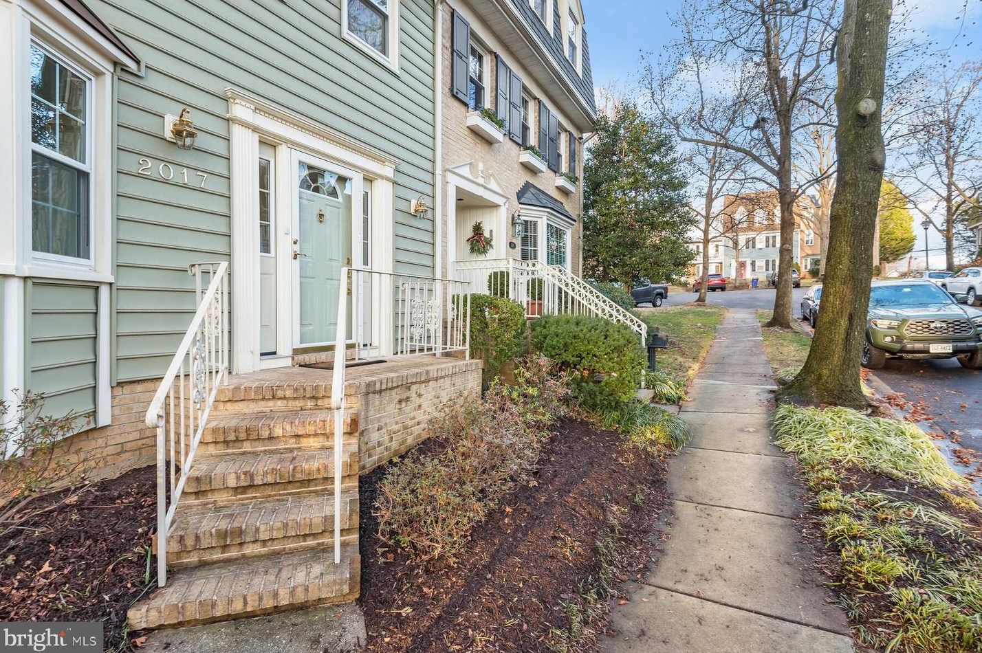 2017 Brandywine St, Arlington, VA 22207-2200