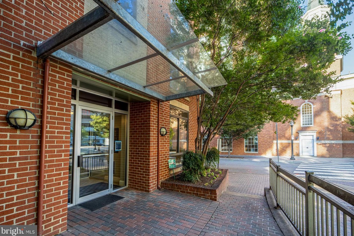 1200 N Hartford St #107, Arlington, VA 22201