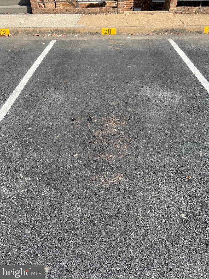 1767 Hayes St, Arlington VA  22202-5505 exterior