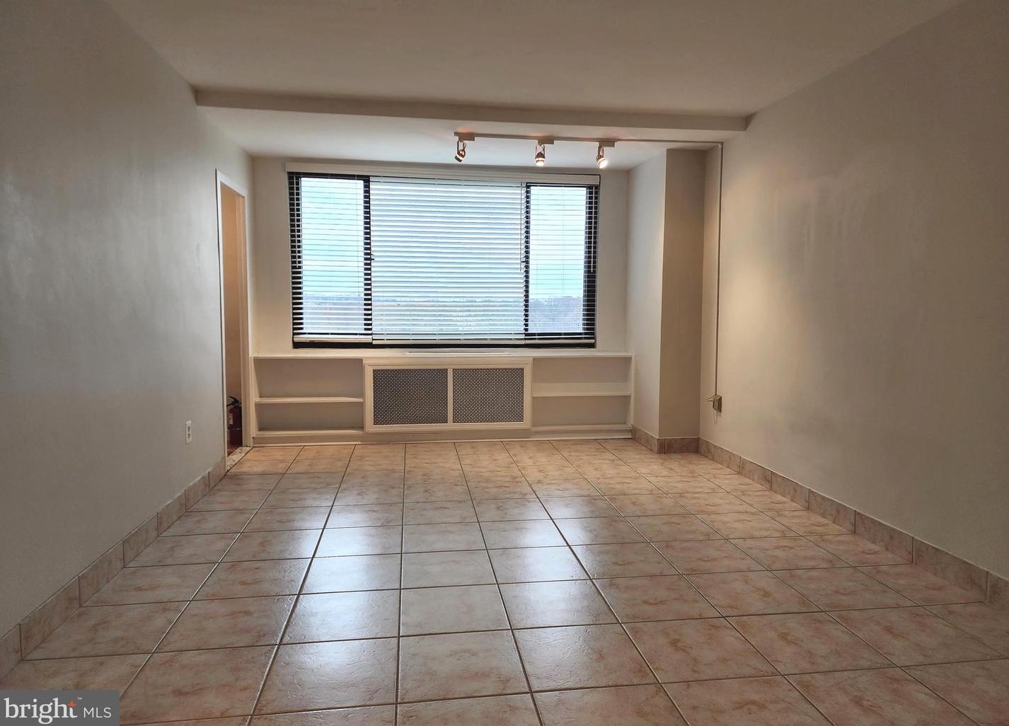 1021 Arlington Blvd Apt 827, Arlington, VA 22209