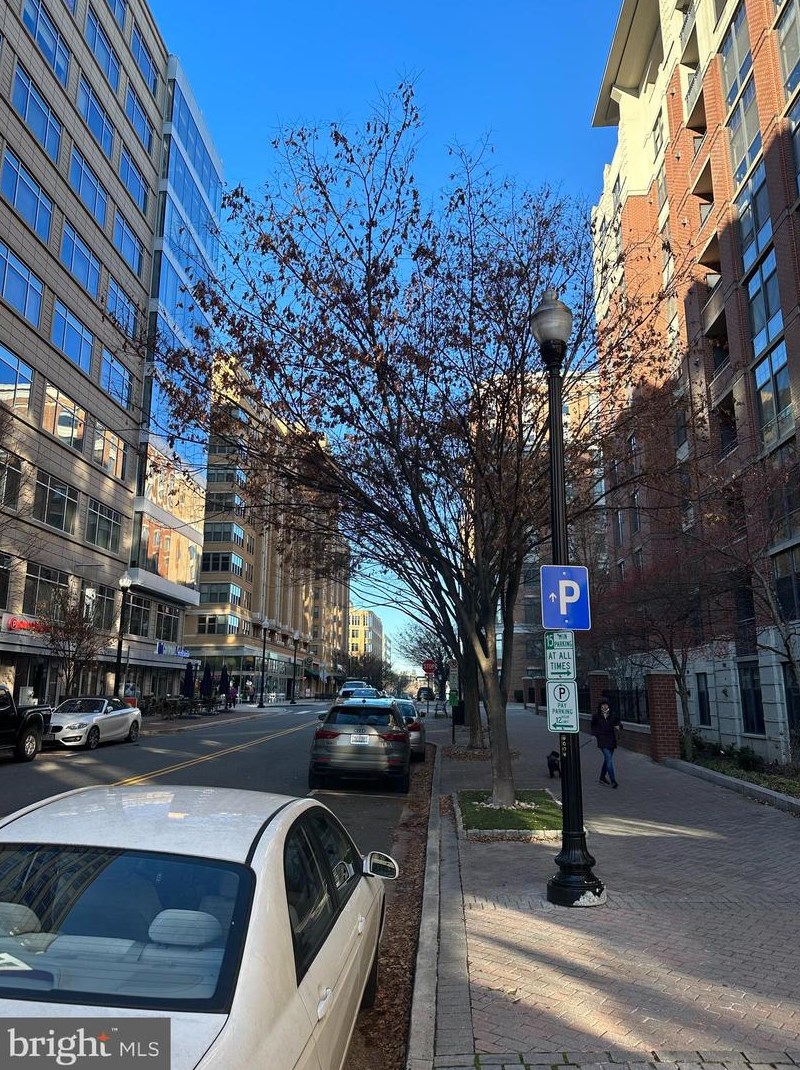 1021 N Garfield St #403, Arlington, VA 22201