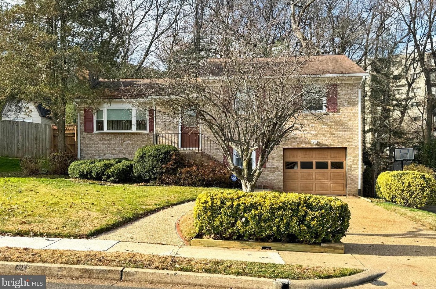 952 Rochester St, Arlington, VA 22205-1525