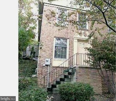 5026 9th St S, Arlington, VA 22204