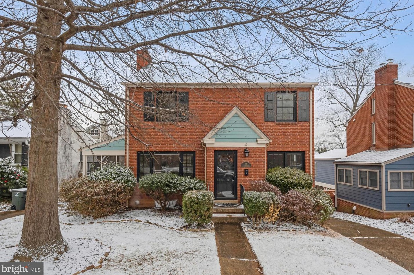 33 Garfield St, Arlington, VA 22201-1021