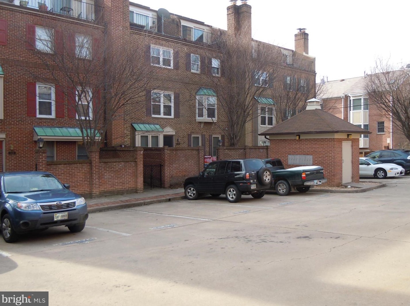 1120 Taylor St, Arlington, VA 22201-5638
