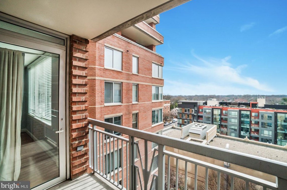 1020 N Highland St #810, Arlington, VA 22201