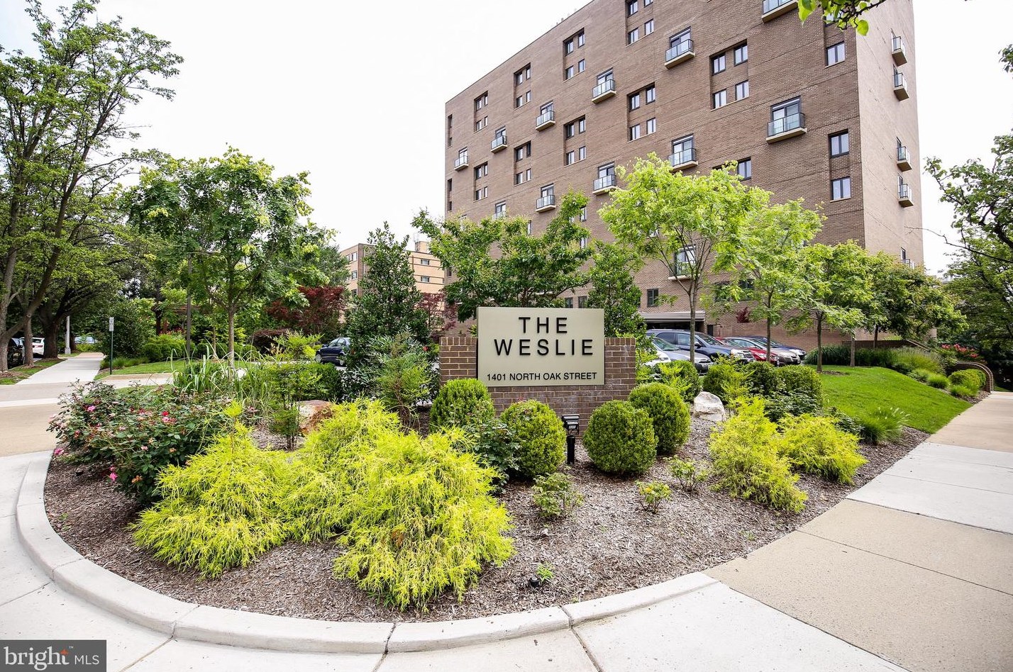 1401 Oak St, Arlington VA  22209-3611 exterior