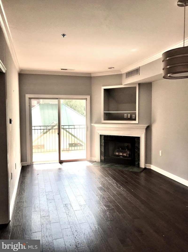 2310 14th St N #303, Arlington, VA 22201
