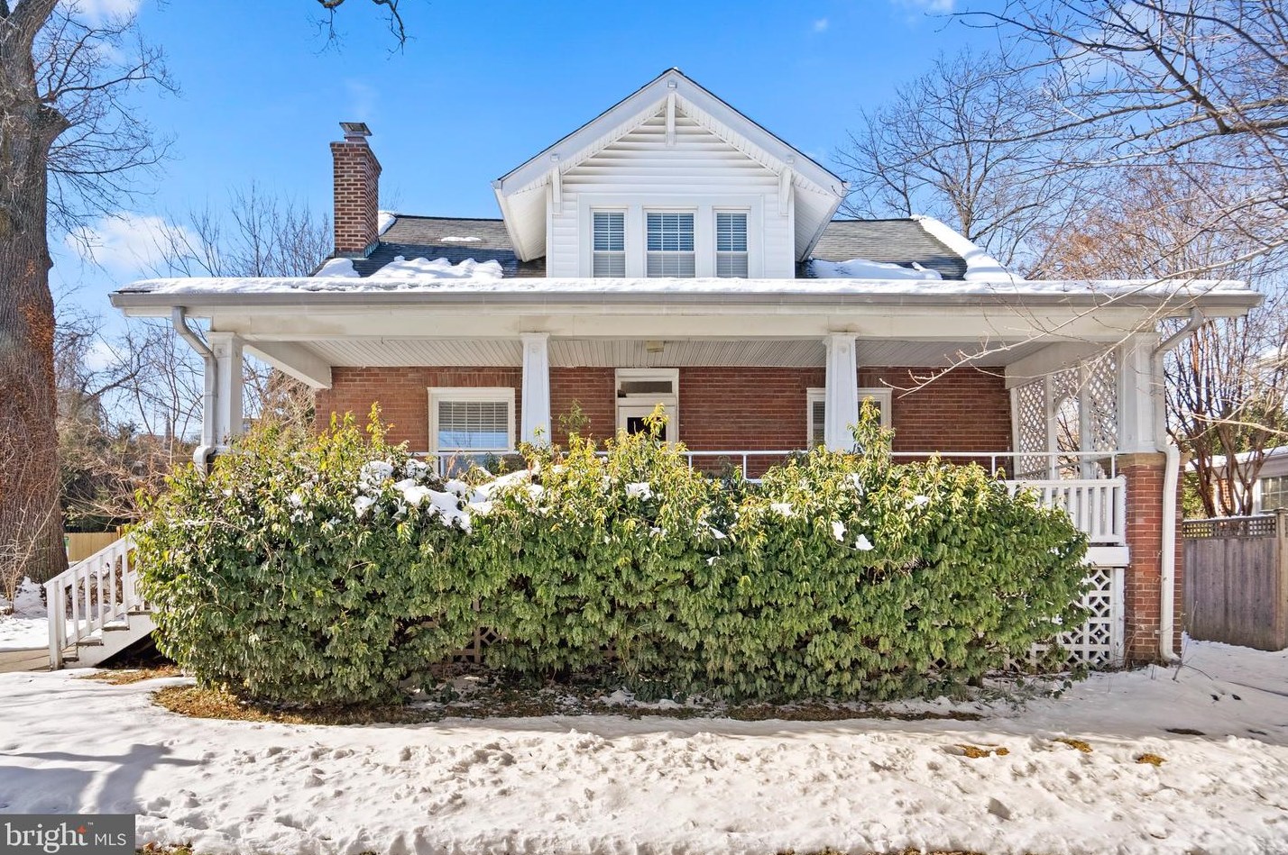 1422 Fillmore St, Arlington VA  22201-3802 exterior