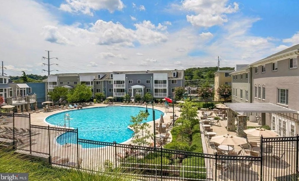 4113 S Four Mile Run Dr Unit 204, Arlington, VA 22204
