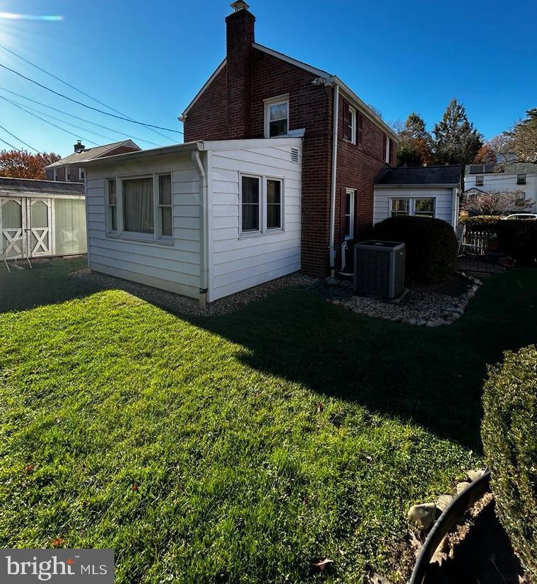 1453 Lancaster St, Arlington, VA 22205-2226