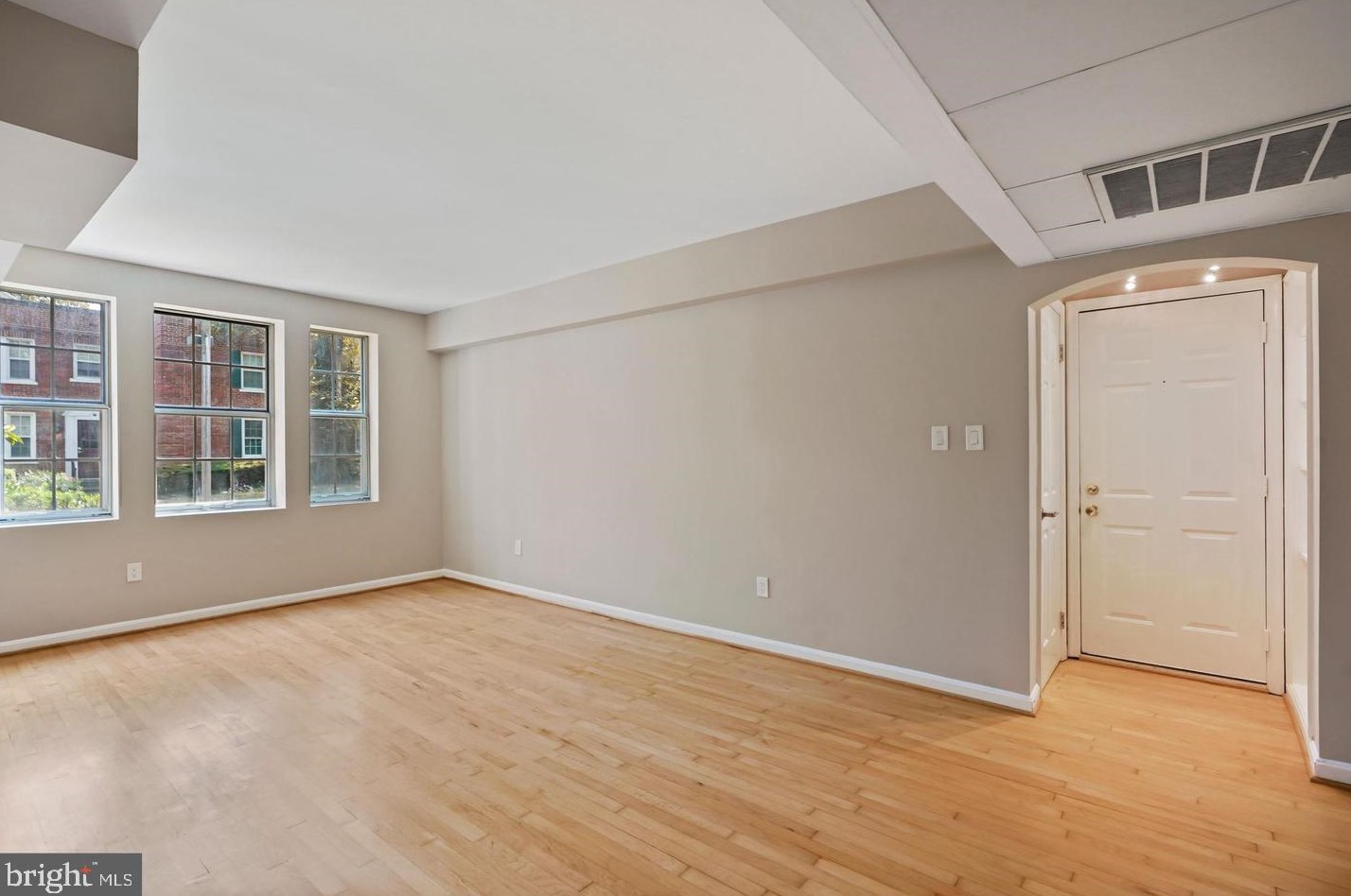 1752 N Rhodes St #6-323, Arlington, VA