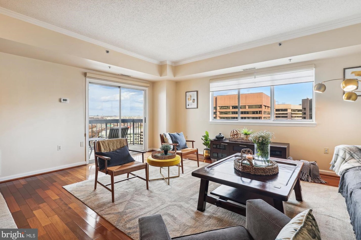 1211 Eads St, Arlington VA  22202-2898 exterior