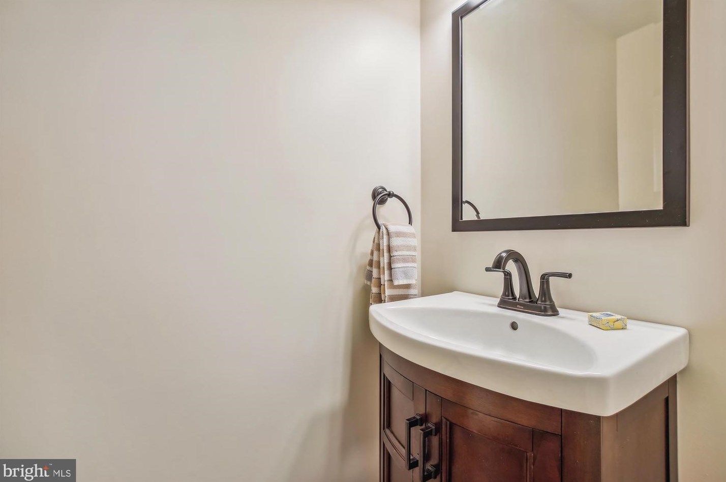 1936 Daniel St, Arlington VA 22201-1927 exterior