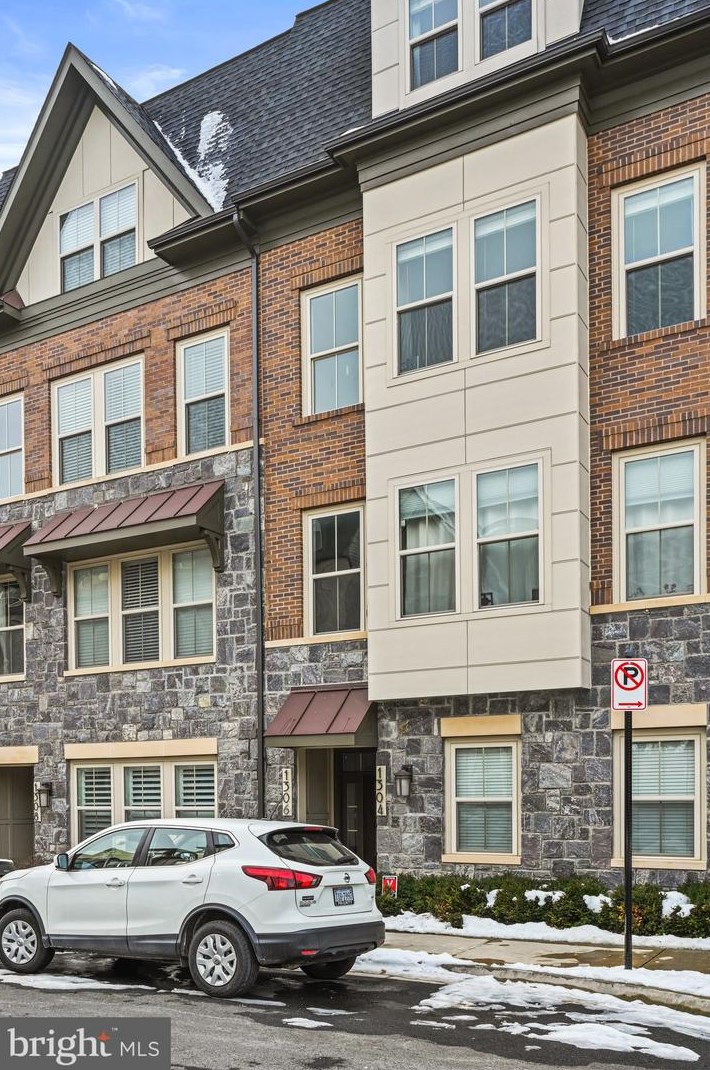 1306 Quinn St, Arlington VA  22204 exterior