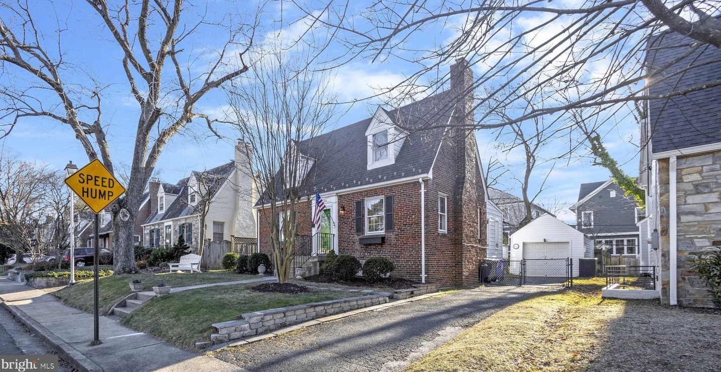 2424 Florida St, Arlington, VA 22207-1772